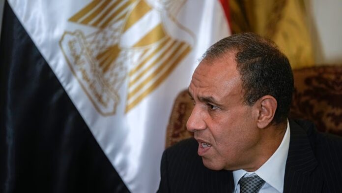 Egypt’s Foreign Minister Meets Sudan’s Military Leader in Port Sudan