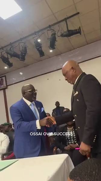 Delta Commissioner Breaks Down in Tears, Kneels Before Oborevwori After Swearing-In VIDEO: Delta Commissioner Breaks Down in Tears, Kneels Before Oborevwori After Swearing-In